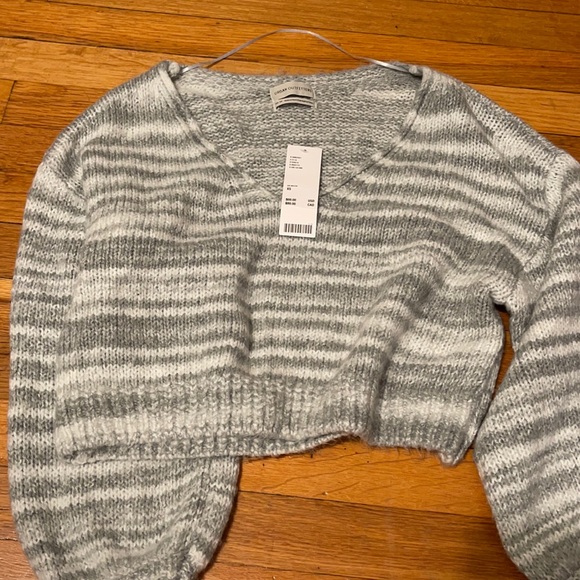 NWT Balloon Arm Cropped Grey UO sweater - Picture 1 of 3